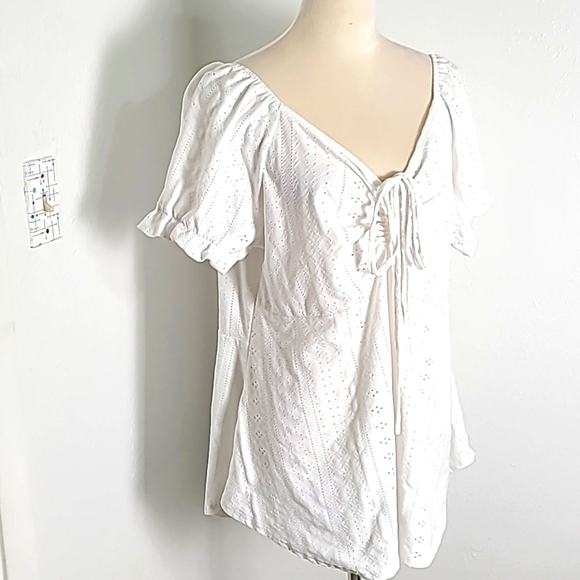 White Eyelet Top with Ruching at the Chest with a Tie, Puff Sleeves, Size 3X - Picture 7 of 9